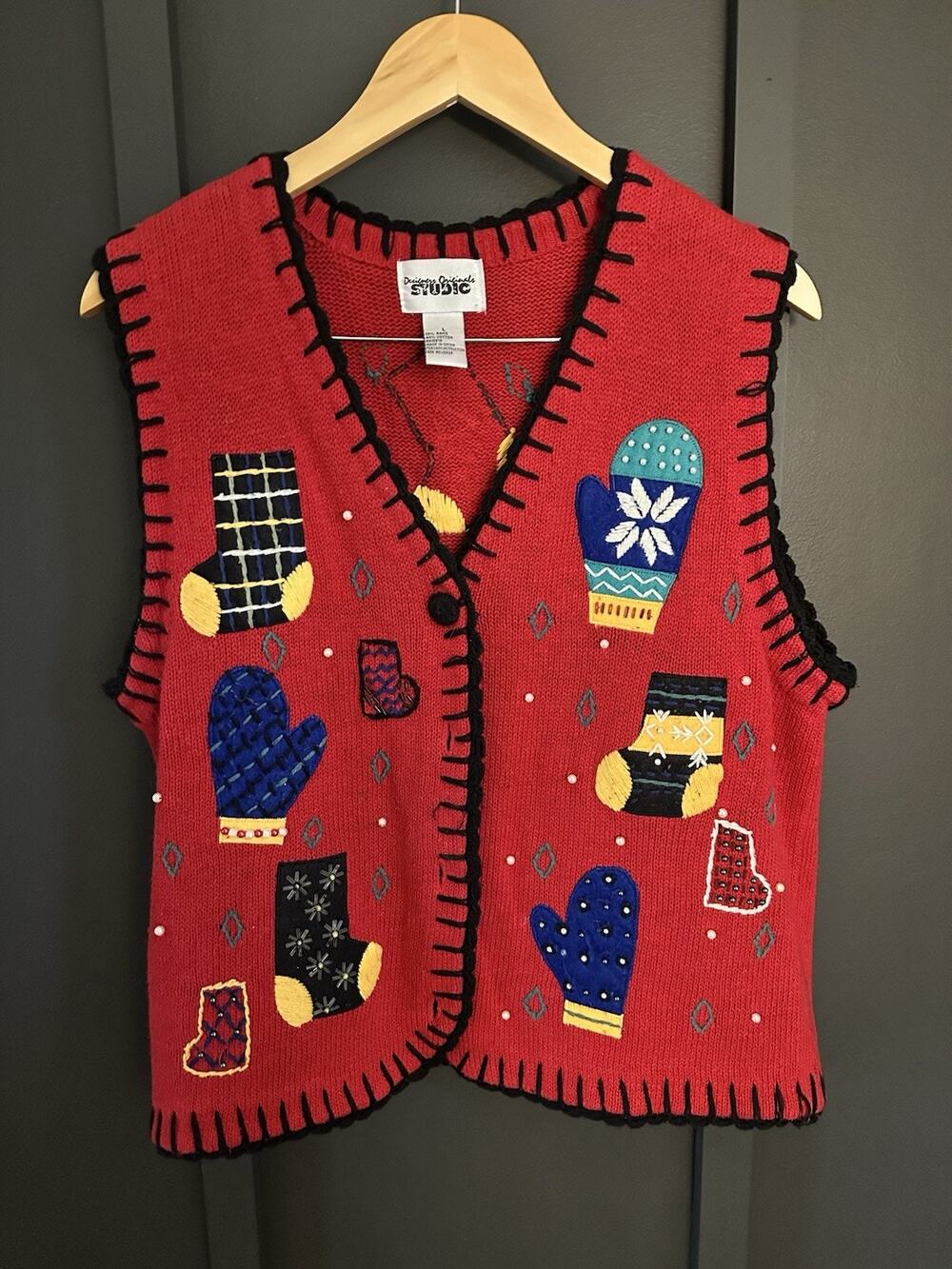 Studio Works Women’s Size Large Christmas Vest/sweater - Knit Mittens & Stocking